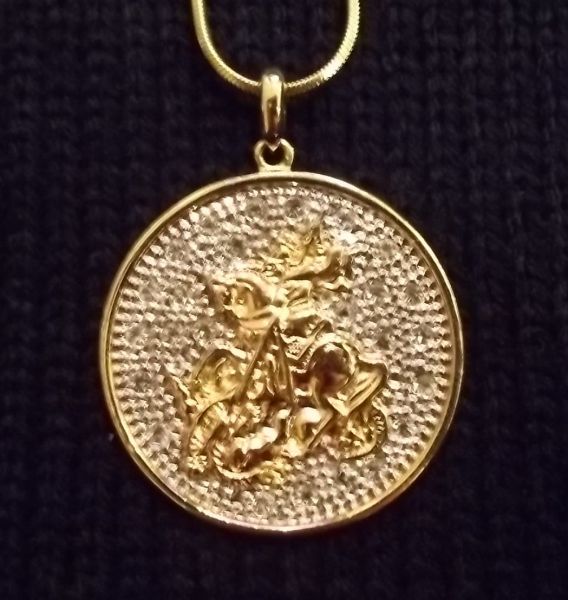 Corrente c/ medalha de São Jorge banho de ouro e zirconia